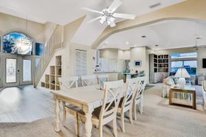 Gallery image of Cocoa Mansion in Cocoa Beach +35 photos