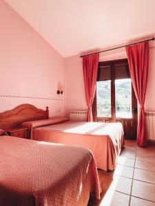 Postel nebo postele na pokoji v ubytování Hotel Valdevécar + 36 fotografií