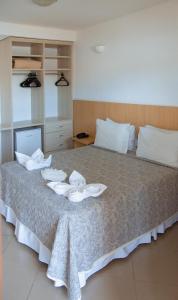 Un pat sau paturi într-o cameră la Hotel Recanto dos Pássaros