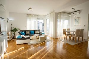 Posedenie v ubytovaní Apartman Aqua