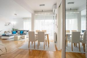 Posedenie v ubytovaní Apartman Aqua
