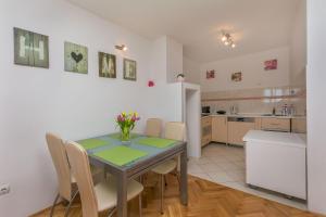 Kuchyň nebo kuchyňský kout v ubytování Apartments Cetina