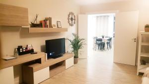 Televízia a/alebo spoločenská miestnosť v ubytovaní Apartamento Gloria 1 Parking privado gratis