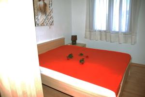 En eller flere senge i et værelse på Villa Butterfly