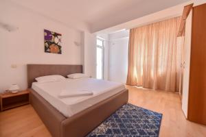 En eller flere senge i et værelse på MAMAIA SAMMERLAND APARTAMENT 3 camere