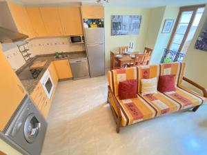 a living room with a couch and a kitchen at S&H La Marimorena in Ribadeo