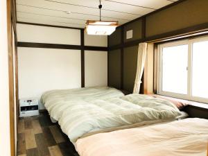 Pokke 白老駅徒歩4分客房内的一张或多张床位