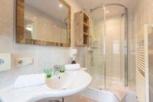 Koupelna v ubytování Hotel Seehang Garni + 37 fotografií
