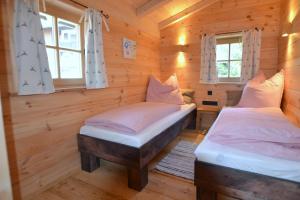 Tempat tidur dalam kamar di Chalet Kaisereck