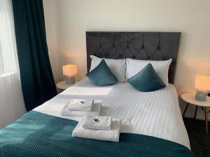 2 Large Double Bedrooms Serviced Apartement, Cheshunt - Hertfordshire Ideal for Families Corporate businesses, workforces and employee teams