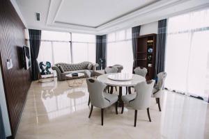 a living room with a table and chairs at FLC Villa Hạ Long 5 Phòng Ngủ in Ha Long