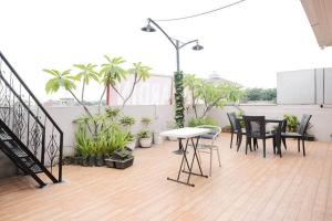 Rõdu või terrass majutusasutuses RedDoorz Plus @ Simpang USU Medan