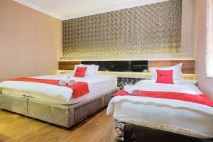 Voodi või voodid majutusasutuse RedDoorz Plus @ Simpang USU Medan toas