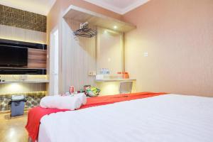 Voodi või voodid majutusasutuse RedDoorz Plus @ Simpang USU Medan toas