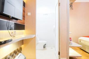 Vannituba majutusasutuses RedDoorz Plus @ Simpang USU Medan