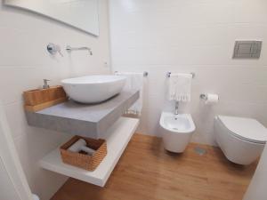 A bathroom at Palazzo Pinto B&B
