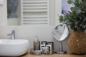 Koupelna v ubytování Baltini Premium Apartament Bliżej Morza + 37 fotografií