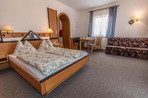 A bed or beds in a room at Seeappartements Bacher