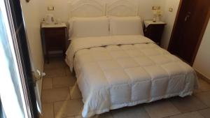 A bed or beds in a room at B&B DIMORA PALMIERI