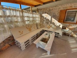 a white couch in a room with a table at Kuća za odmor Zip in Murter