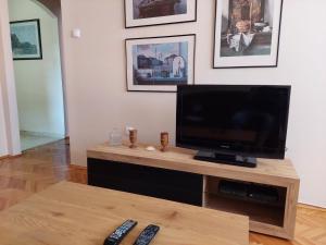 TV a/nebo společenská místnost v ubytování Lagumska + 10 fotografií