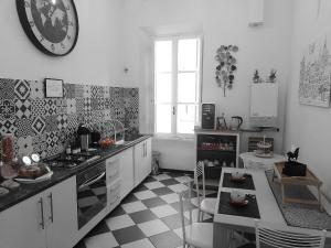 Una cocina o zona de cocina en Residenza a San Pietro