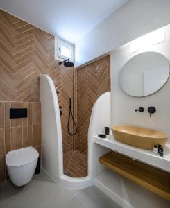 Bathroom sa Remezzo Bayfront Suites