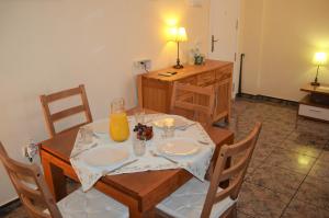 a dining room with a table and chairs and a table and a table and chairs at Naufragos Beach Apartment in Torrevieja