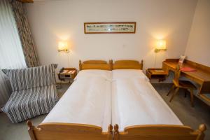 Postel nebo postele na pokoji v ubytování Motel de la Gruyère Restoroute