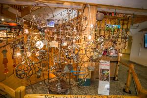 Lounge nebo bar v ubytování Motel de la Gruyère Restoroute