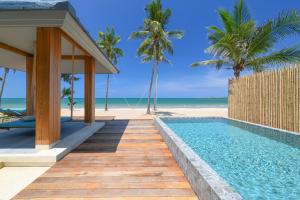 Villa con piscina junto a la playa en Sirarun Resort, en Ban Krut