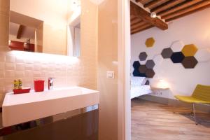 a bathroom with a sink and a bed at Torre appartamento con vista in Monticchiello