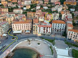 Cảnh Porto Santo Stefano hoặc tầm nhìn thành phố từ khách sạn
