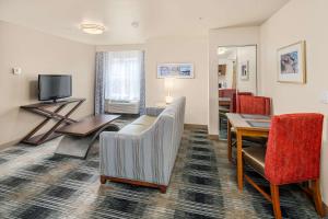 O zonă de relaxare la Executive Residency by Best Western Navigator Inn & Suites