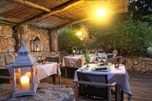 Restaurace v ubytování A SPERANZA Suites avec piscine privative chauffée