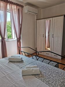 a bedroom with a bed and a large window at Kuća za odmor "Na Paltu" in Risika