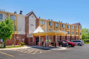 a building with a parking lot in front of it at Quality Inn Overland Park Kansas City in Overland Park