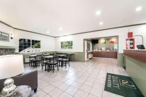 Imagem da galeria de Quality Inn & Suites Bainbridge Island em Winslow