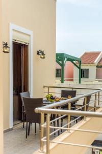 A balcony or terrace at Amphitrite Beach House Még 10 kép