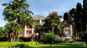 Κήπος έξω από το Hotel Marko