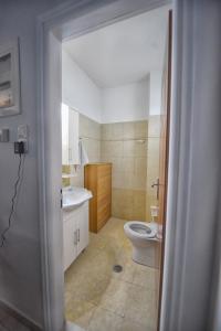 A bathroom at Maisonette Ilios