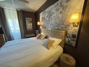 Ένα ή περισσότερα κρεβάτια σε δωμάτιο στο Coco Marco Hôtel