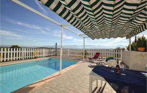 Πισίνα στο ή κοντά στο Amazing Home In Arnaud-Guilhem