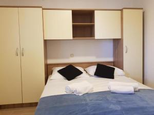 "Laurier" rooms & apartments tesisinde bir odada yatak veya yataklar