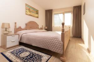 Una cama o camas en una habitación de Sveciu Namas 9