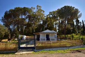 Φωτογραφία από το άλμπουμ του Blue House στη Δαφνίλα