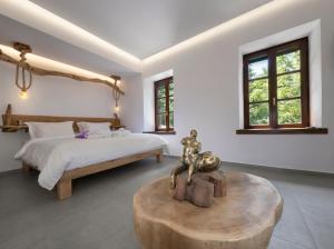 a bedroom with a bed and a wooden coffee table at Palios Stathmos in Miléai