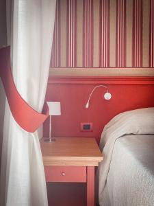 Postel nebo postele na pokoji v ubytování MH HOTEL VARAZZE