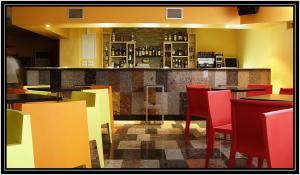 The lounge or bar area at Hotel Ruta del Duero