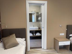 Postel nebo postele na pokoji v ubytování Martini Suite